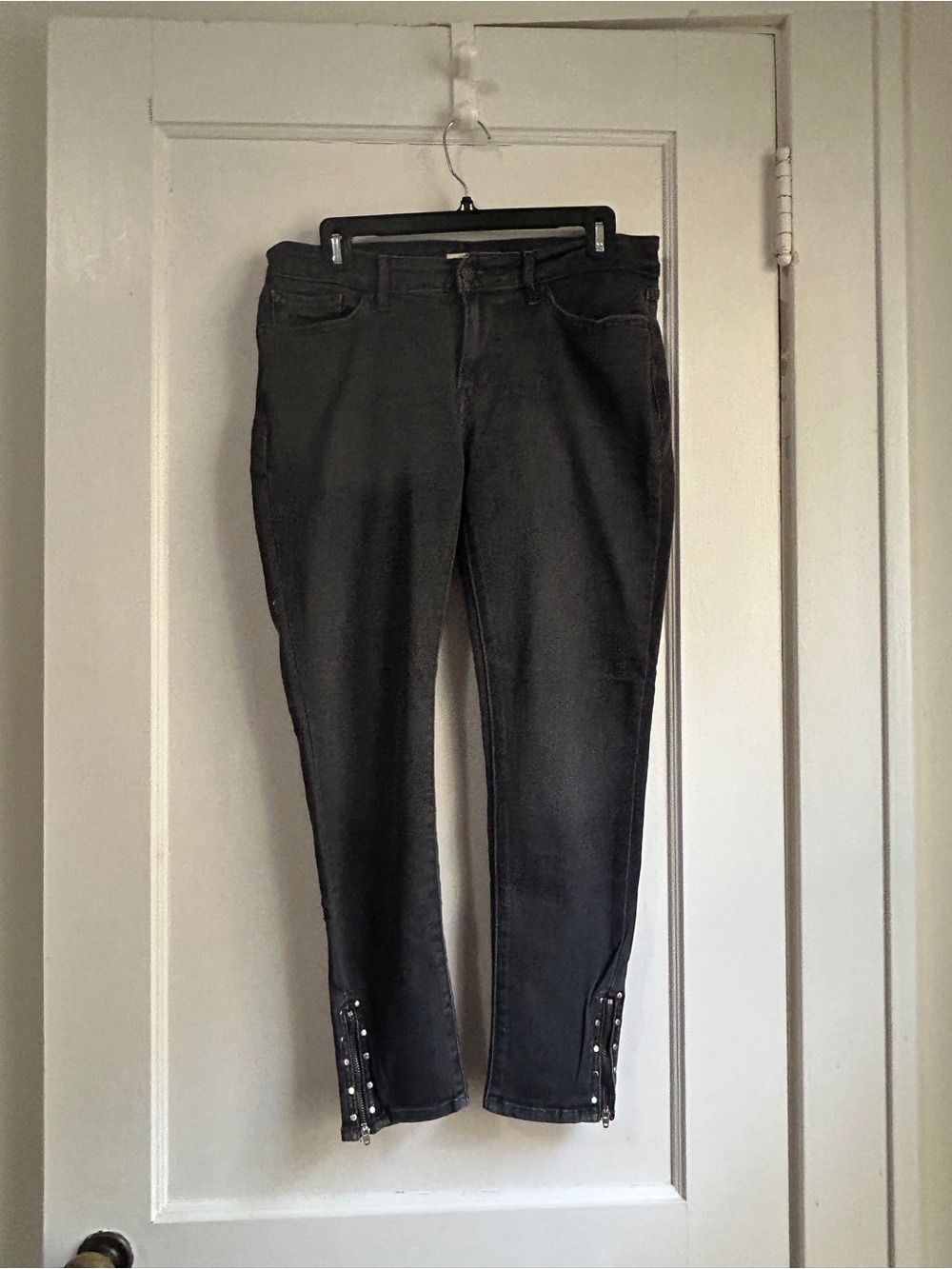 Women’s Levi’s Black Skinny Jeans with Studded Ankle Detail - Size 28